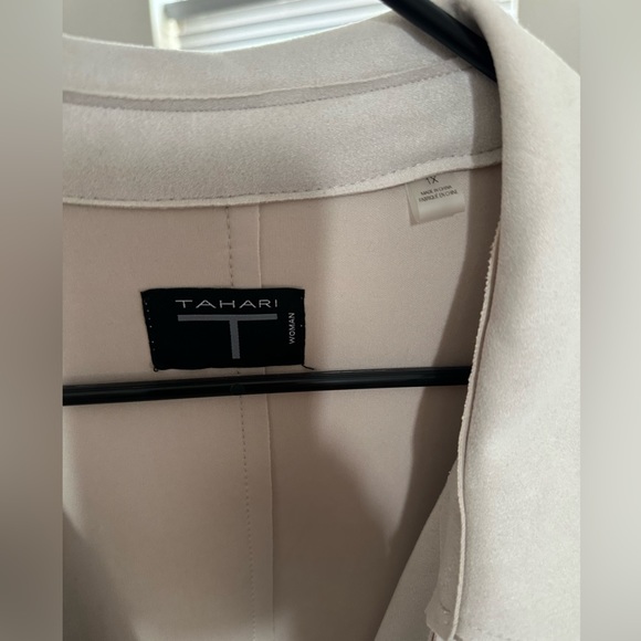 T Tahari ivory suede coat Size 1X/one size - Picture 2 of 4